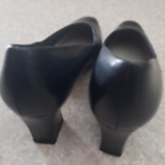 CANDID STATEMENTS black leather classic kitten heel pumps size 9 N woman's - Picture 3 of 3